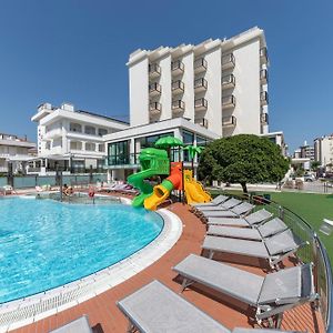 Hotel 2000